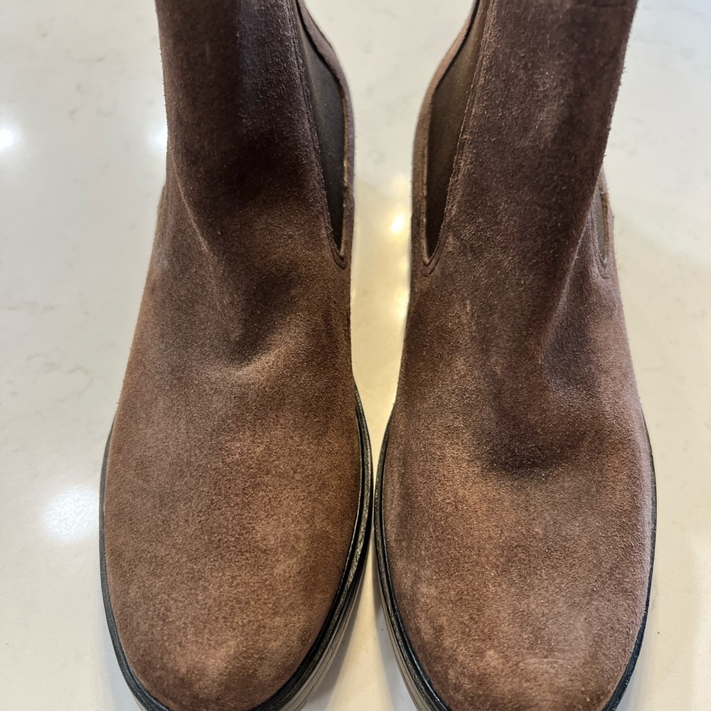 The Modern Utility Chelsea Boot by Everlane in Brown Suede “Very NYC”